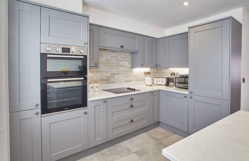 Whitby House | Perfect Stay at Host & Stay | Lemonade Arch - Pet Friendly