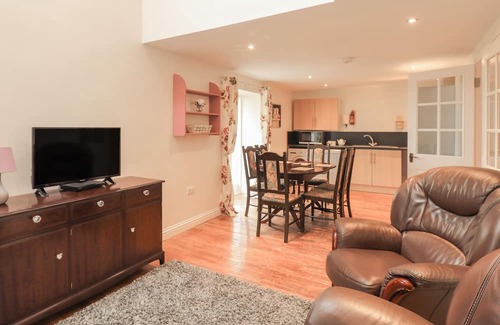 Palnackie Cottage | Pet-Friendly Lintie Cottage with Spa and Hot Tub Retreat
