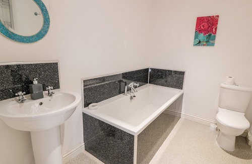 Palnackie Cottage | Pet-Friendly Lintie Cottage with Spa and Hot Tub Retreat