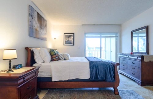 Weston Condo | Elegant Condo Retreat - Perfect Location with Pool Access