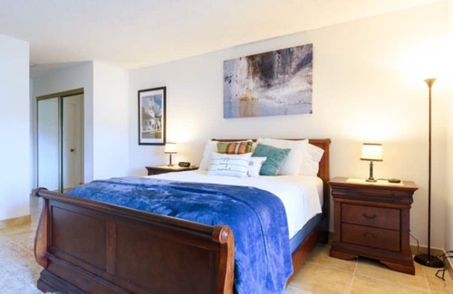 Weston Condo | Elegant Condo Retreat - Perfect Location with Pool Access