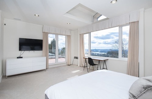 West Vancouver House | Inviting Water View House with Private Pool & Oceanfront Access