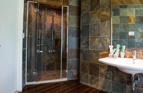 Shoufeng Bed & Breakfast | Delightful Tree Lake B&B: Family-Friendly with Great Amenities