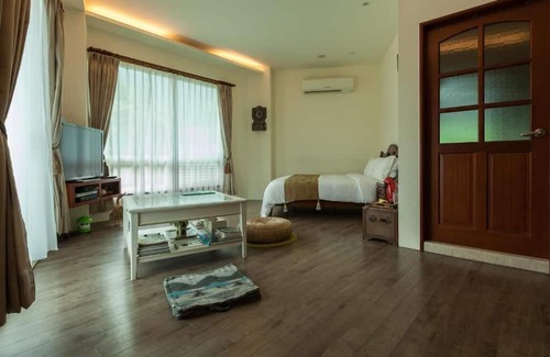 Shoufeng Bed & Breakfast | Delightful Tree Lake B&B: Family-Friendly with Great Amenities