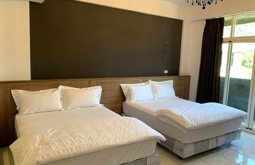 Luye House | Family-Friendly Stay at Spring Hall with Kitchen Amenities