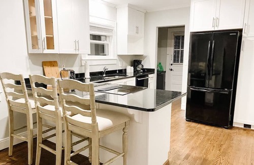 Gastonia Cottage | Ideal Hillcrest Cottage for 4 with Kitchen & Family Comfort