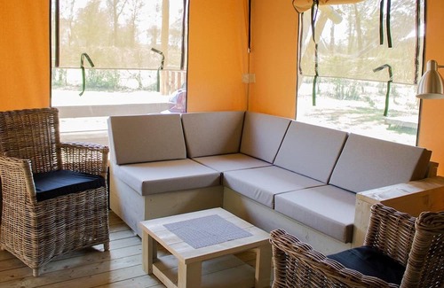 Chatillon-en-Diois Ski Chalet | Pet-Friendly Luxe Villatent at Lake Lac Blue | Family Retreat