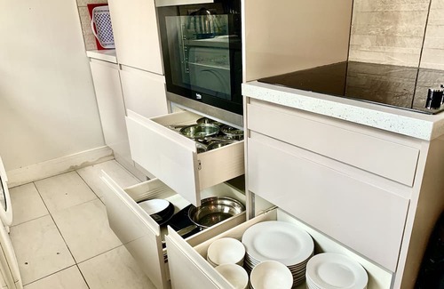 Gedling House | Convenient 2 bedroom house free Parking wifi