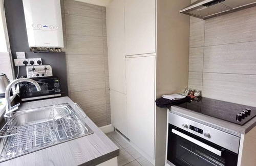 Gedling House | Convenient 2 bedroom house free Parking wifi