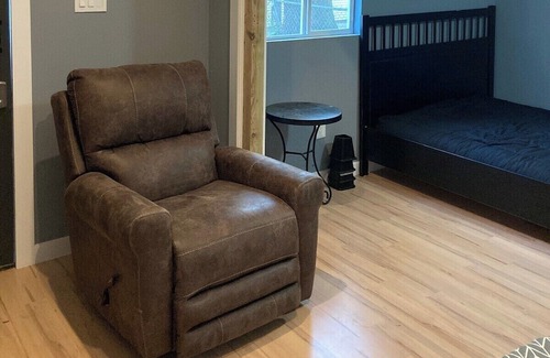 South Central Houston Apartment | Discover The GREEN Tiny House: Pet-Friendly & Family-Ready