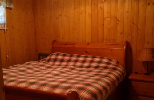East Kootenay Cabin | Beautiful Cabin with private hot tub in quiet setting