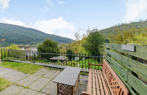 Corris Apartment | Cozy 2 Isygraig in Corris: Pet Friendly with Kitchen