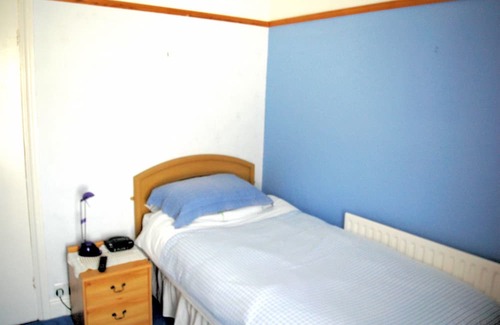Port Erin House | Charming Athol Park Guest House: Family-Friendly Stay