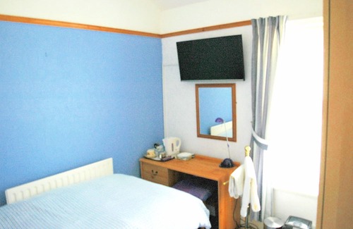 Port Erin House | Charming Athol Park Guest House: Family-Friendly Stay