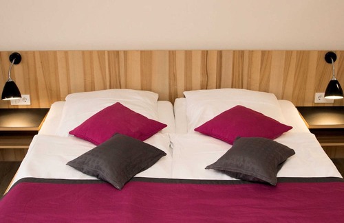 Eggolsheim House | Spacious Double Room with Balcony at Brauerei-Gasthof Pfister