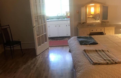 Carrollton Apartment | Stylish Zen-ter BnB Suite #3 with Breakfast in Carrollton
