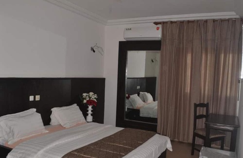 Marcory Hotel | Discover Miliet Hotel: Family-Friendly with On-Site Dining