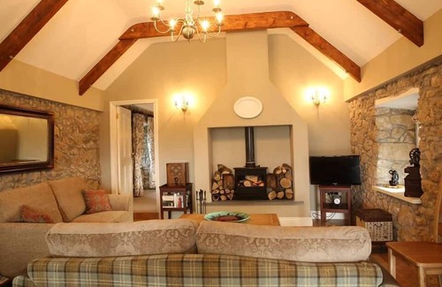 Puckaun Cottage | Discover a Nature Retreat: Private & Family-Friendly Stay