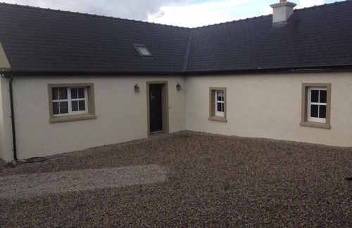Puckaun Cottage | Discover a Nature Retreat: Private & Family-Friendly Stay