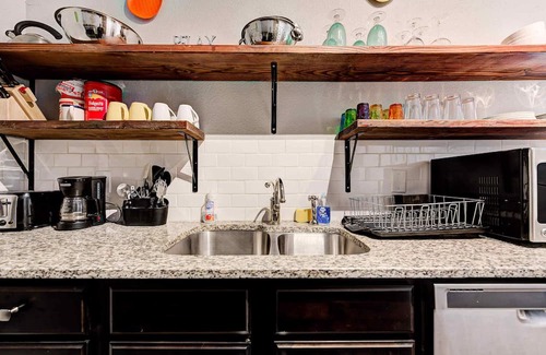 Central Oklahoma City House | Beachy3 Retreat: Family-Friendly Units Near Uptown & Dining