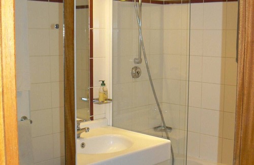 Old Town Apartment | Bright Studio with Pool & Spa in the Heart of Town