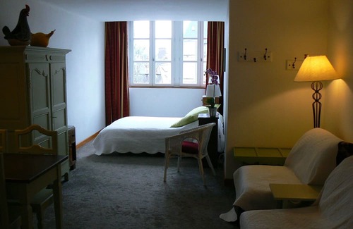 Old Town Apartment | Bright Studio with Pool & Spa in the Heart of Town