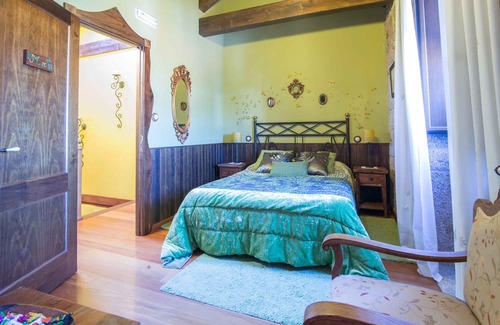 O Pindo Cottage | Country house with terraces and sea views only 50 meters from the beach.