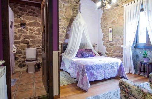 O Pindo Cottage | Country house with terraces and sea views only 50 meters from the beach.