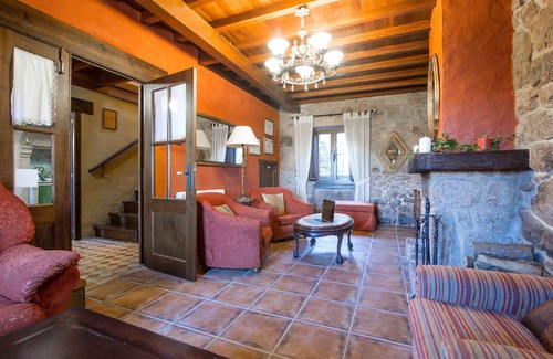 O Pindo Cottage | Country house with terraces and sea views only 50 meters from the beach.
