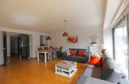 Knokke Apartment | Stunning apartment downtown 300m from the beach