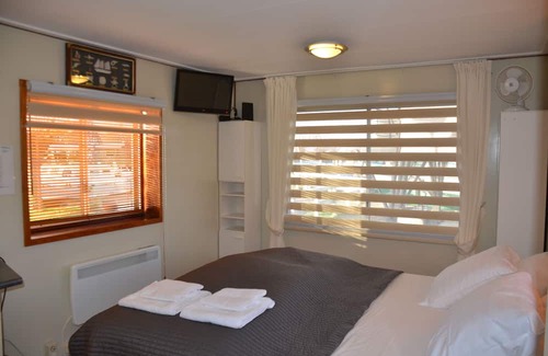 Schoorldam House | Charming Oceanfront Holiday Home with Free Wifi & Pet Friendly