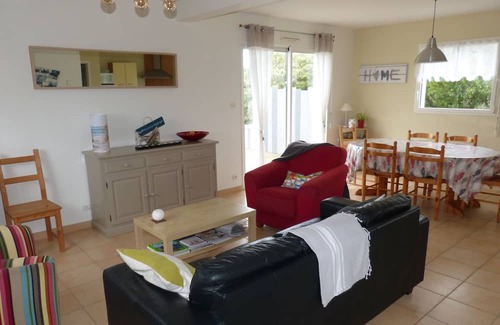 Plouneour-Brignogan-Plages House | Beachside Villa with Garden, Steps from the Oceanfront