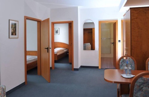 Pommersfelden Hotel | Grüner Baum: Family-Friendly Stay with Restaurant & Breakfast