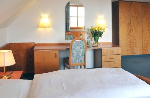Pommersfelden Hotel | Grüner Baum: Family-Friendly Stay with Restaurant & Breakfast