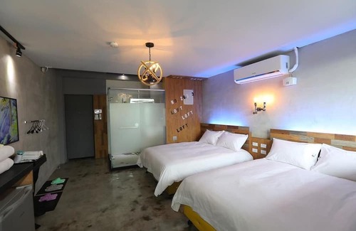Xincheng Bed & Breakfast | Cozy Fas Glass House B&B with Breakfast & Family Features