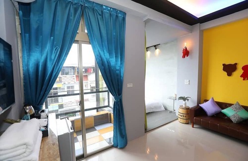 Xincheng Bed & Breakfast | Cozy Fas Glass House B&B with Breakfast & Family Features