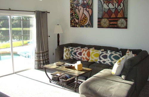 Lake Berkley House | Idyllic Private Lake Front Villa with Games Room & Pool