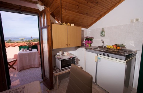 Minia Apartment | Seaview Retreat: Oceanfront Studio with Kitchen & Breakfast