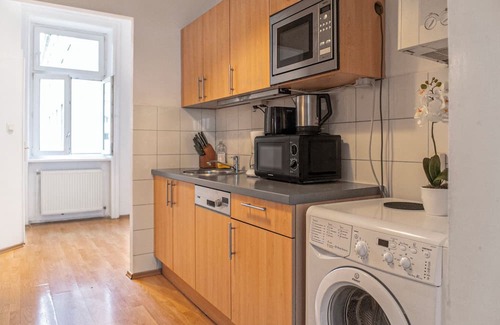 Matzleinsdorf Apartment | Bright 2BR Apt Perfect Long Stay