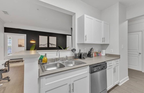 Southwest Raleigh Apartment | Upscale 2BR Suite Mins Downtown Raleigh