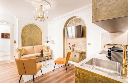 Paris City Center Apartment | Merveil Luxury Suite - Louvre Rousseau
