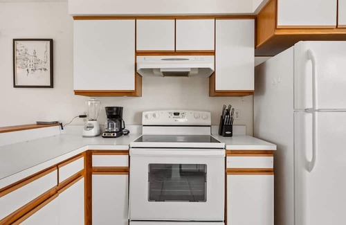 Chatham Park House | Upstay 3BR Family-friendly Stylish Retreat w Patio
