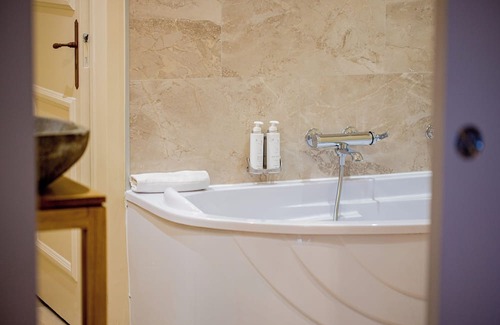 Conques-en-Rouergue Hotel | Le Moulin de Cambelong