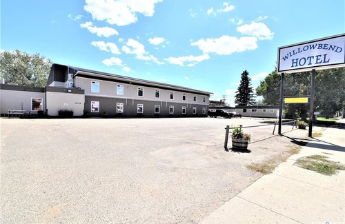 Maple Creek Hotel | Willowbend Hotel