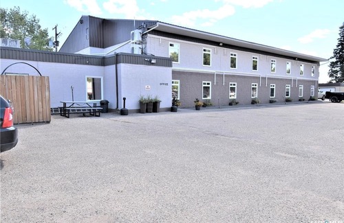 Maple Creek Hotel | Willowbend Hotel