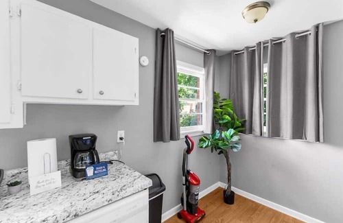 New Castle House | Broadmoor Bungalow - Unit A