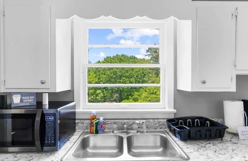 New Castle House | Broadmoor Bungalow - Unit A
