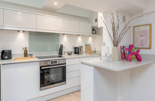 Leamington Spa House | Elegant Townhouse&Basement in Leamington