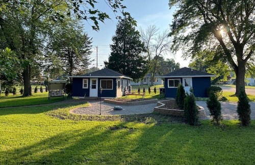 Winneconne House | The little blue jay on lake winneconne