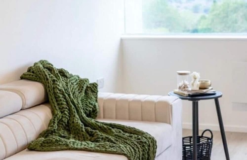 Central Milton Keynes Apartment | Station house